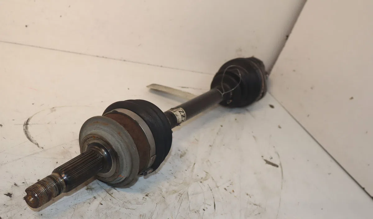 Transmission avant gauche Toyota YARIS (_P13_) 1.5 hybrid (nhp130_) (2012) occasion