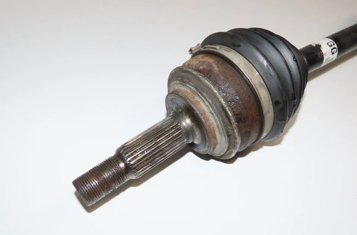 Transmission avant gauche Toyota YARIS (_P9_) 1.4 d-4d (nlp90_) (2005-2012) occasion