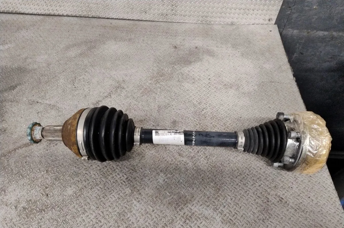 Transmission avant gauche VOLKSWAGEN POLO 5 POLO 5 PHASE 1 occasion