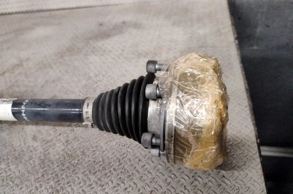 Transmission avant gauche VOLKSWAGEN POLO 5  POLO 5 PHASE 1 occasion