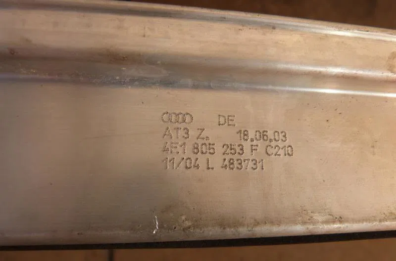 Traverse inférieure armature avant AUDI A8 2 PHASE 1 occasion
