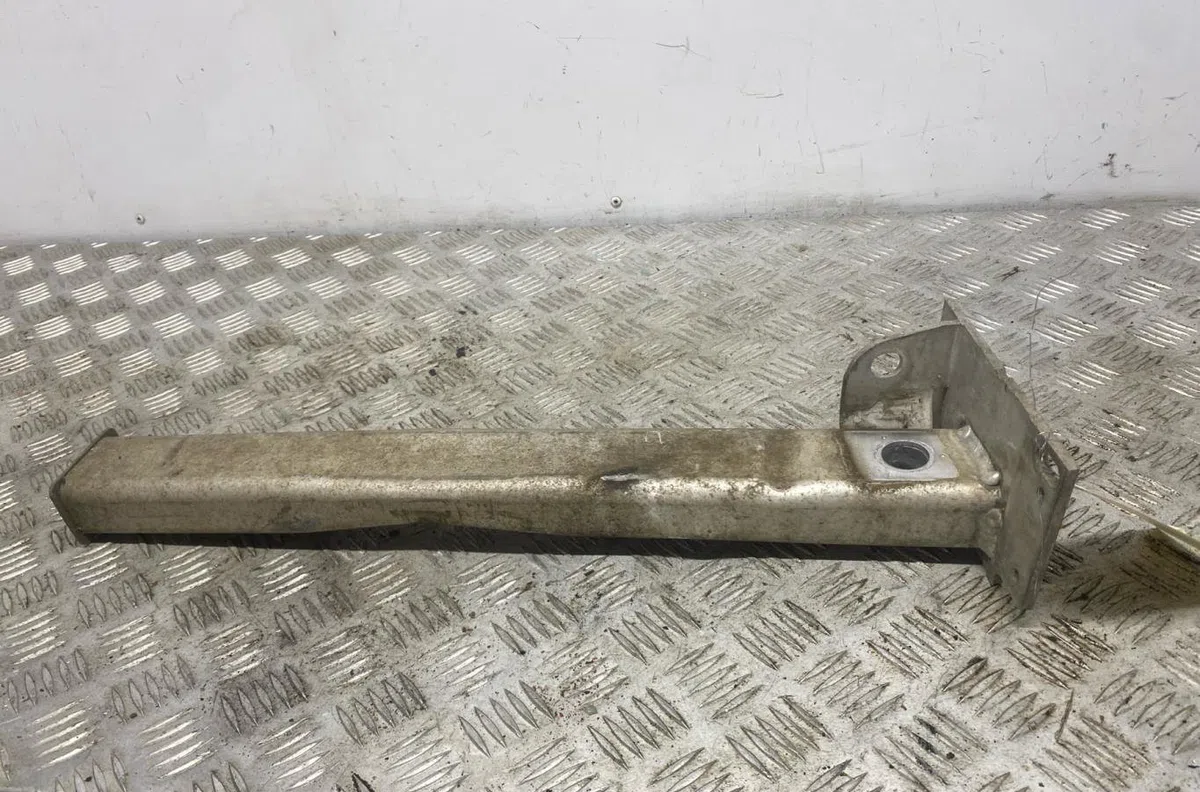 Traverse inférieure armature avant CITROEN C4 2 PHASE 1 occasion