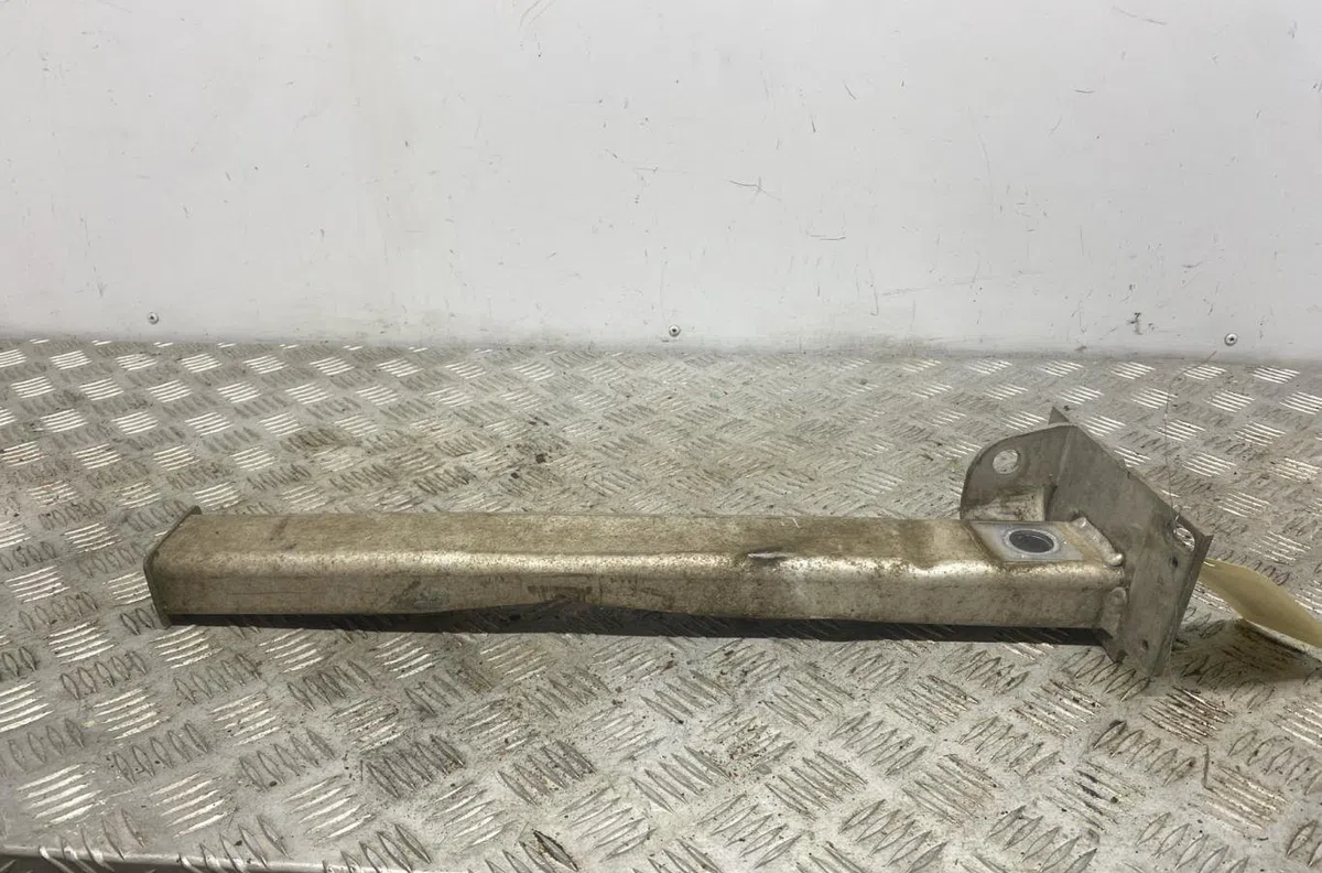 Traverse inférieure armature avant CITROEN C4 2 PHASE 1 occasion