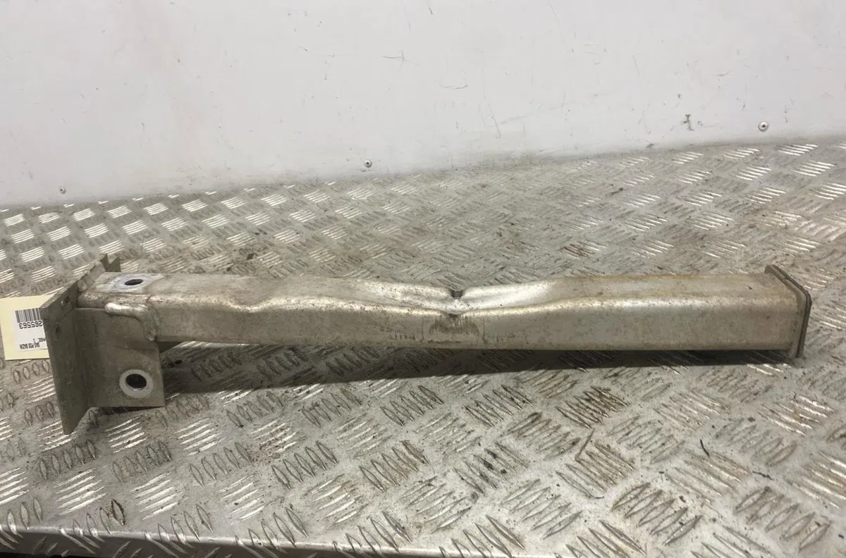 Traverse inférieure armature avant CITROEN C4 2 PHASE 1 occasion