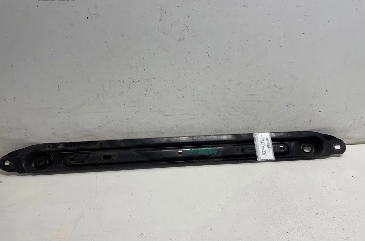 Traverse inférieure armature avant Citroen C4 II (NC_) 1.6 hdi 115 (2012) occasion