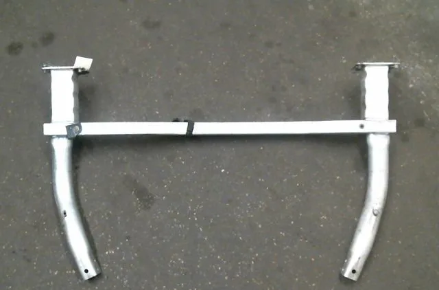 Traverse inférieure armature avant Citroen C5 III Break (RW_) 1.6 hdi 110 (2008) 5 portes occasion