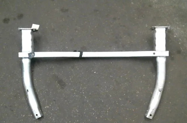 Traverse inférieure armature avant Citroen C5 III Break (RW_) 1.6 hdi 110 (2008) 5 portes occasion