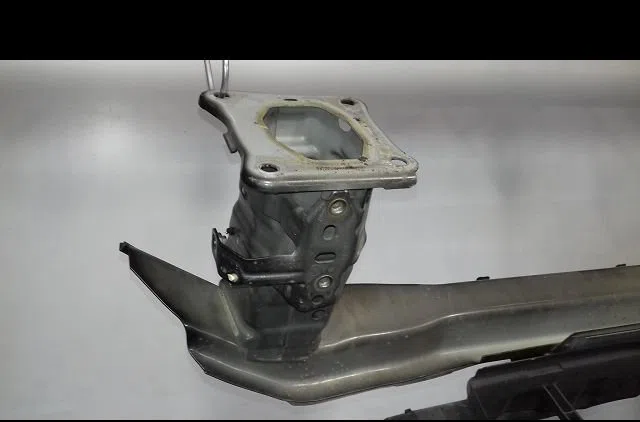 Traverse inférieure armature avant Ford FOCUS III 1.0 ecoboost (2012-2017) occasion