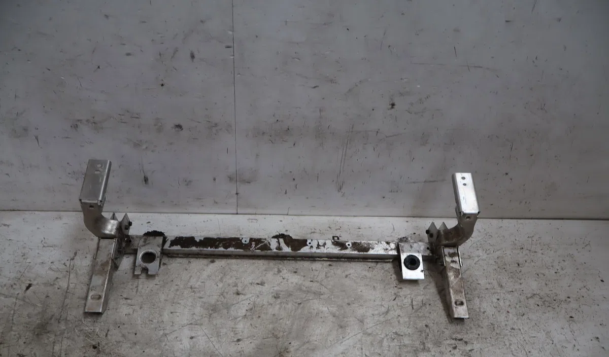 Traverse inférieure armature avant Mercedes-benz CLASSE GLA (X156) Gla 200 (156.943) (2013) occasion