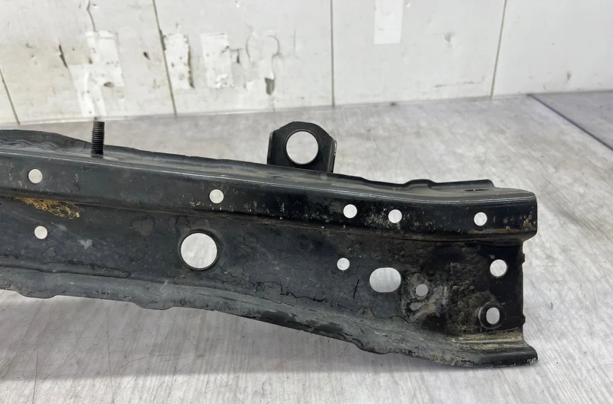 Traverse inférieure armature avant NISSAN NOTE 2 occasion