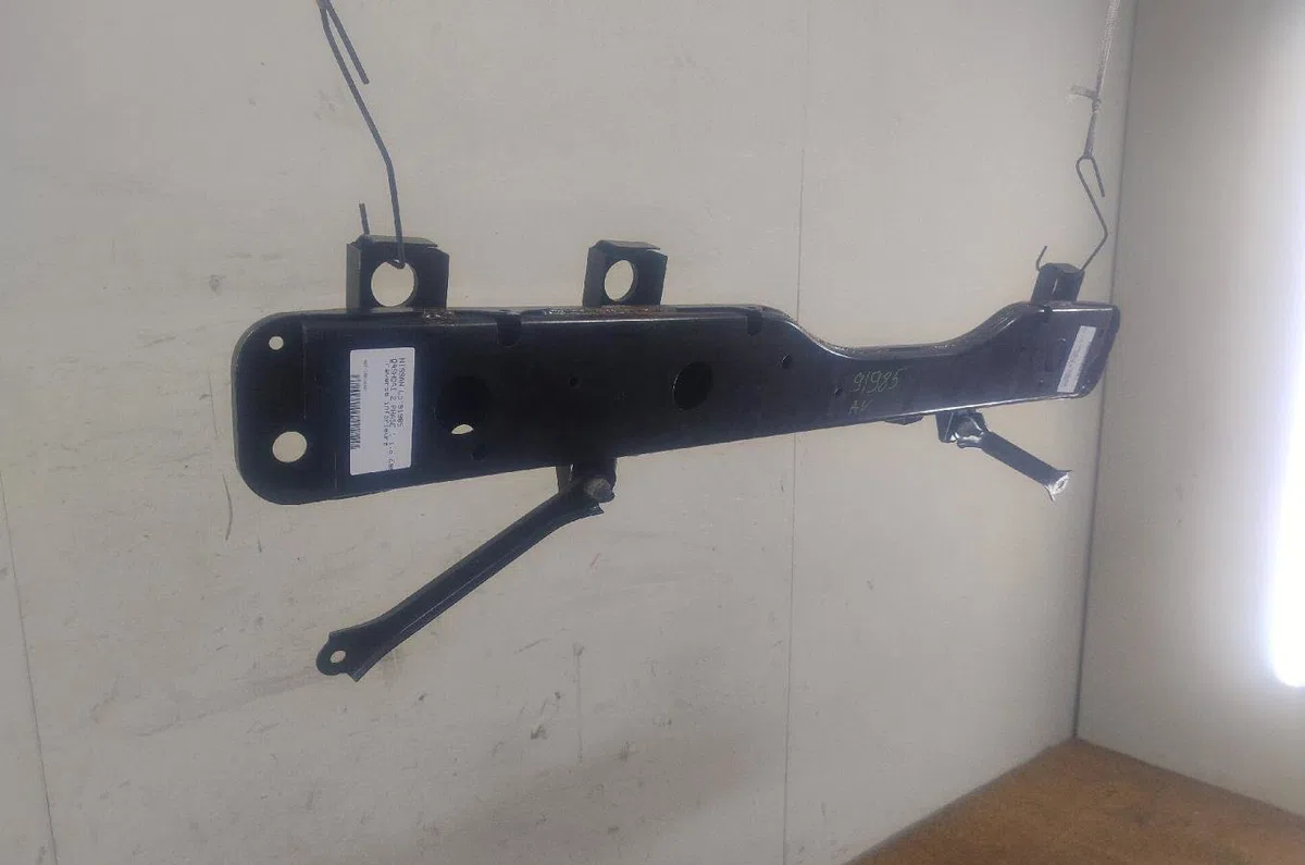 Traverse inférieure armature avant Nissan QASHQAI II SUV (J11, J11_) 1.6 dig-t (2014) occasion