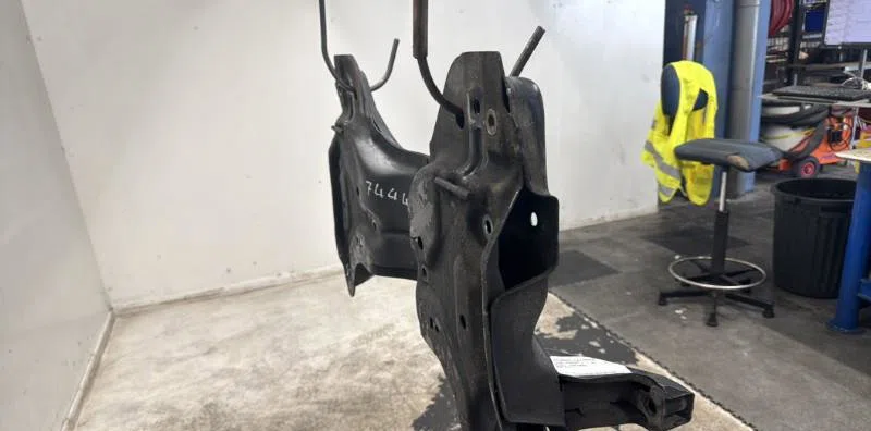 Traverse inférieure armature avant PEUGEOT 206 PHASE 1 occasion