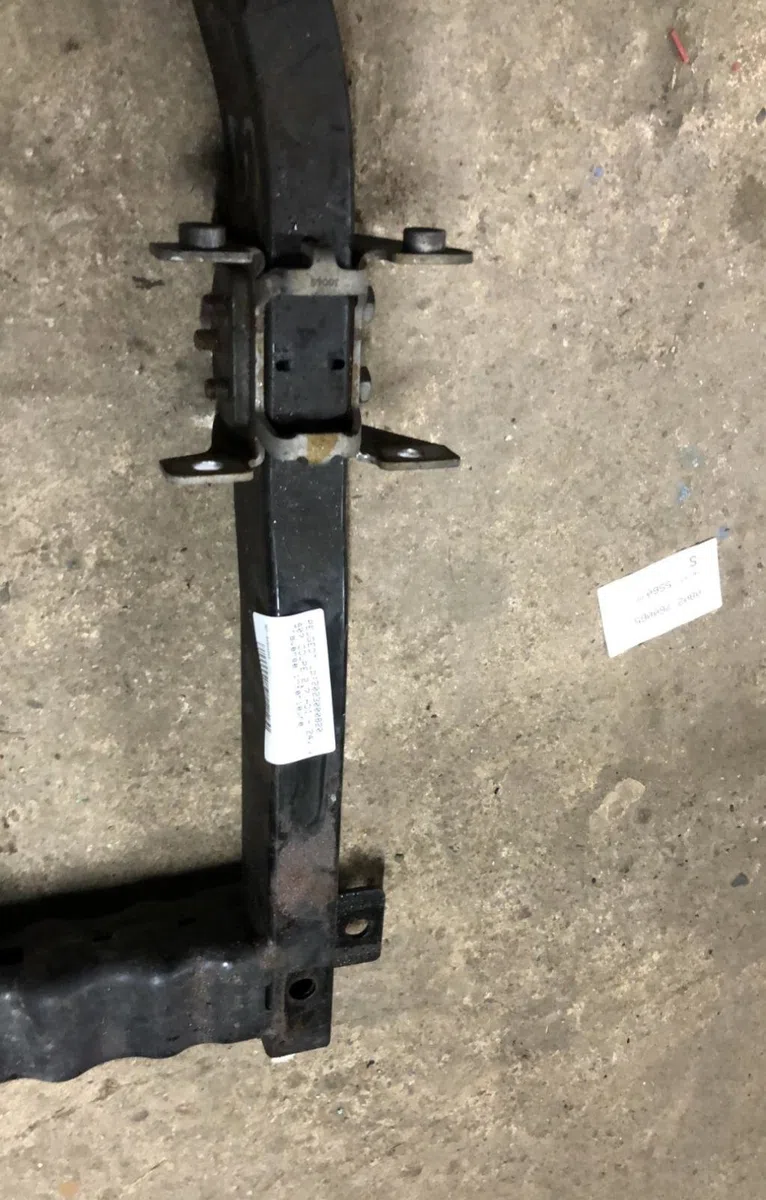 Traverse inférieure armature avant PEUGEOT 407 COUPE occasion