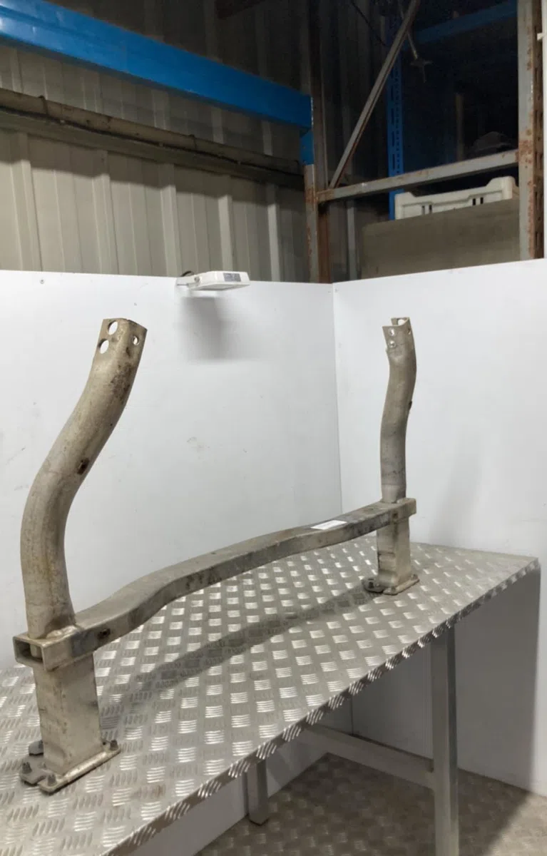 Traverse inférieure armature avant PEUGEOT 407 PHASE 1 BREAK occasion