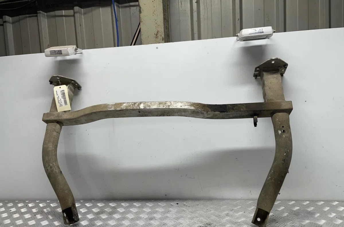 Traverse inférieure armature avant PEUGEOT 407 PHASE 1 occasion