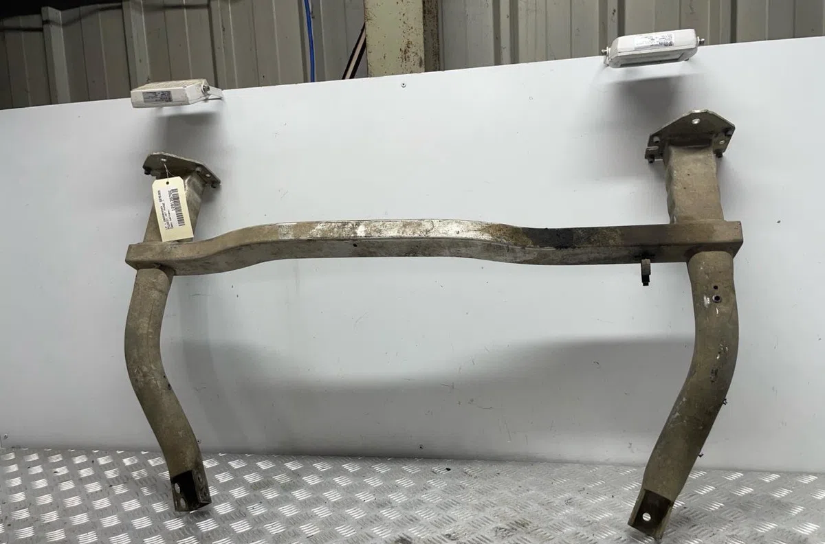 Traverse inférieure armature avant PEUGEOT 407 PHASE 1 occasion