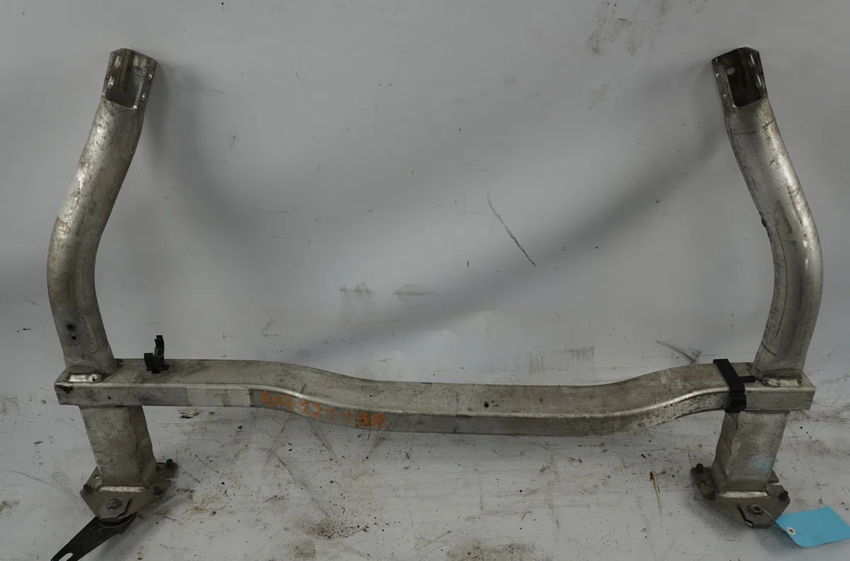 Traverse inférieure armature avant Peugeot 407 SW (6E_) 2.2 (2004-2005) occasion