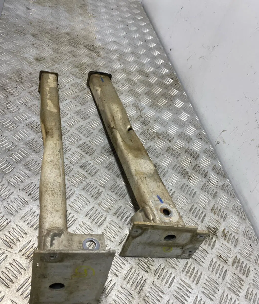 Traverse inférieure armature avant PEUGEOT PARTNER 2 PHASE 1 occasion