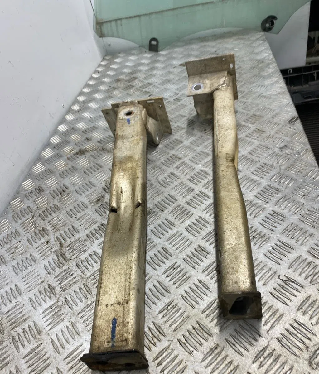 Traverse inférieure armature avant PEUGEOT PARTNER 2 PHASE 1 occasion
