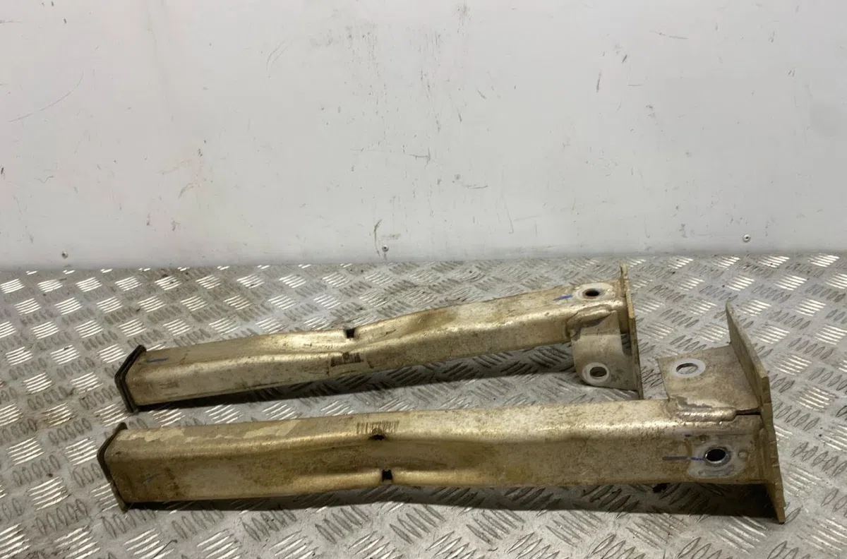 Traverse inférieure armature avant PEUGEOT PARTNER 2 PHASE 1 occasion