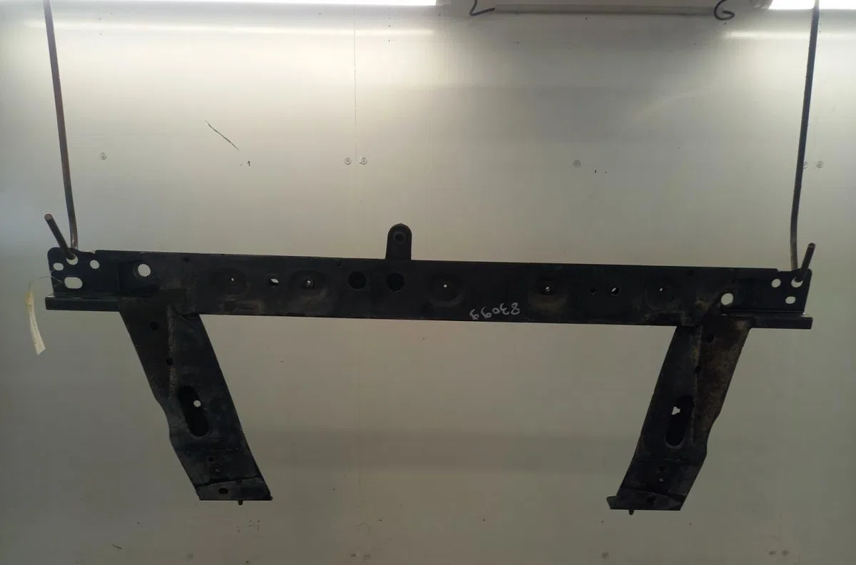 Traverse inférieure armature avant RENAULT CLIO 3 PHASE 1 occasion