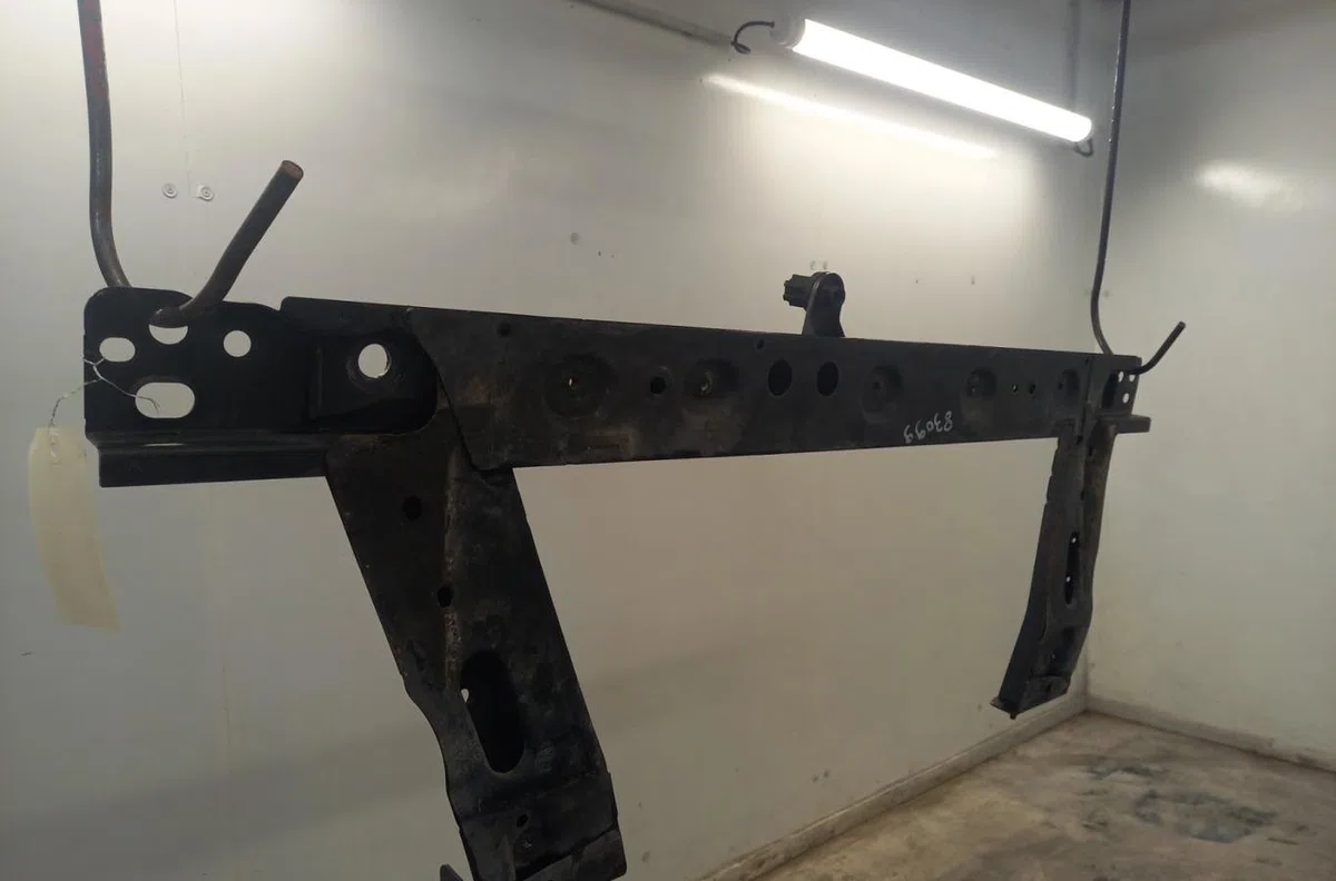 Traverse inférieure armature avant RENAULT CLIO 3 PHASE 1 occasion