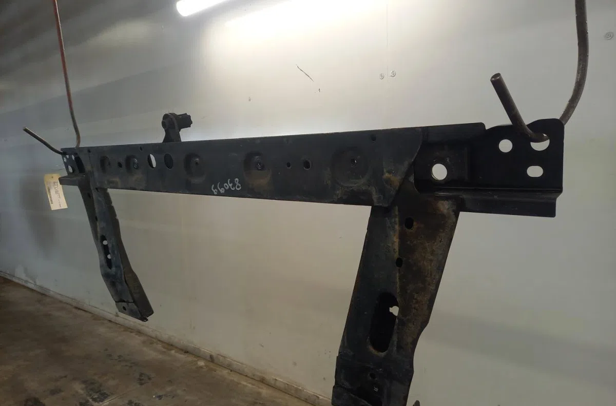 Traverse inférieure armature avant RENAULT CLIO 3 PHASE 1 occasion