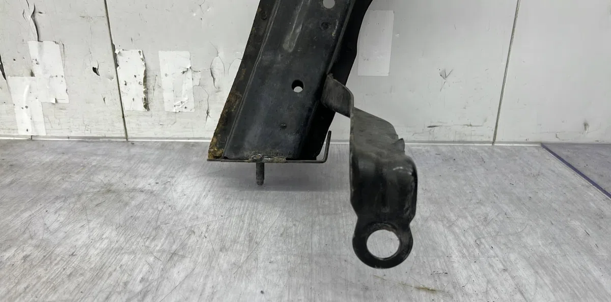 Traverse inférieure armature avant RENAULT CLIO 4 PHASE 1 BREAK occasion