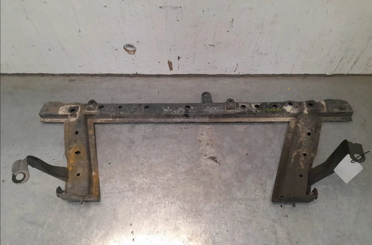 Traverse inférieure armature avant Renault CLIO III (BR0-1, CR0-1) 1.2 16v (br0r, br1d, br1l, cr0r) (2005-2014) occasion