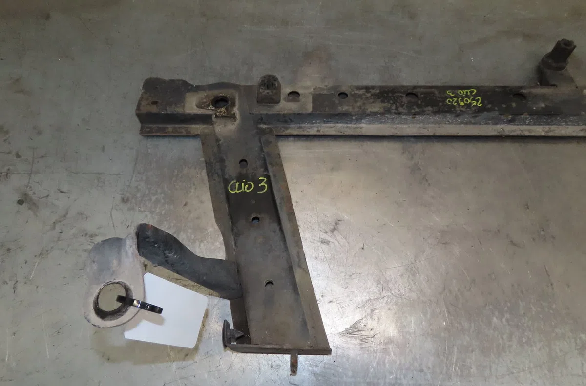 Traverse inférieure armature avant Renault CLIO III (BR0-1, CR0-1) 1.5 dci (br0h, cr0h, cr1s, br1s) (2005-2014) 3 portes