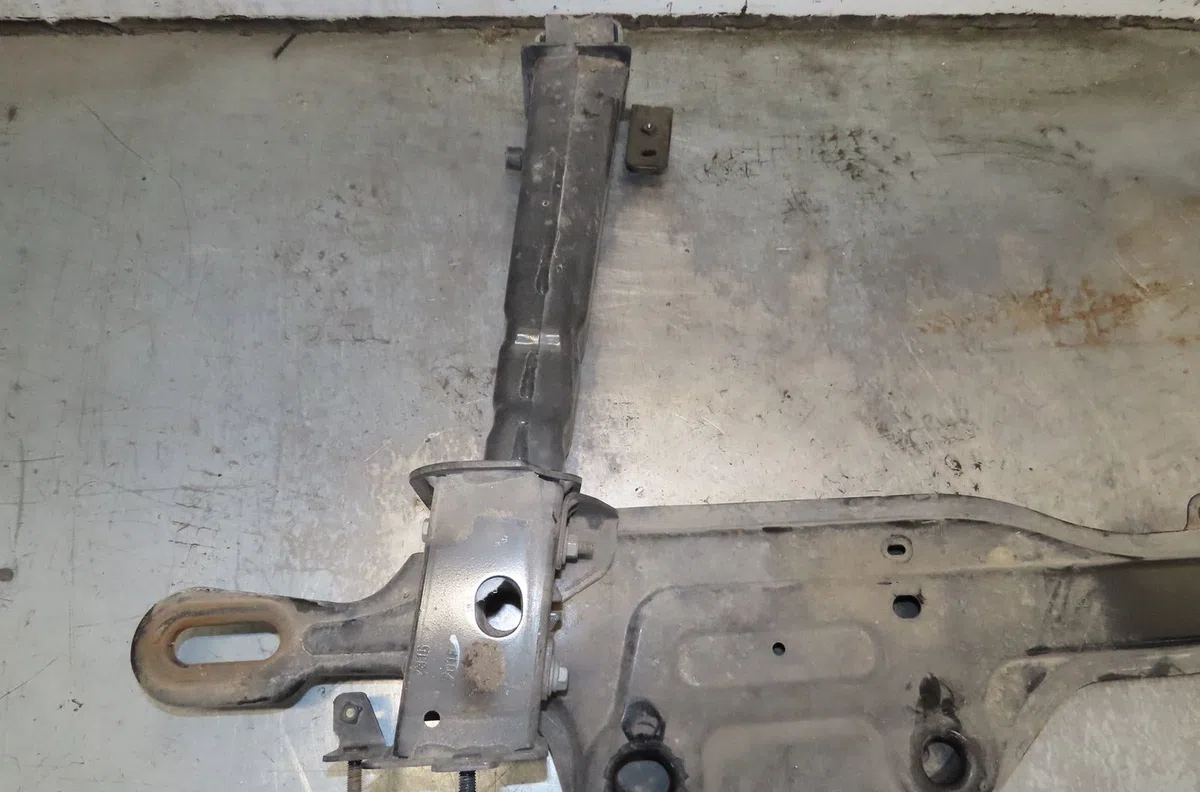 Traverse inférieure armature avant Renault ESPACE V (JR_) 1.6 dci 160 (2015) occasion