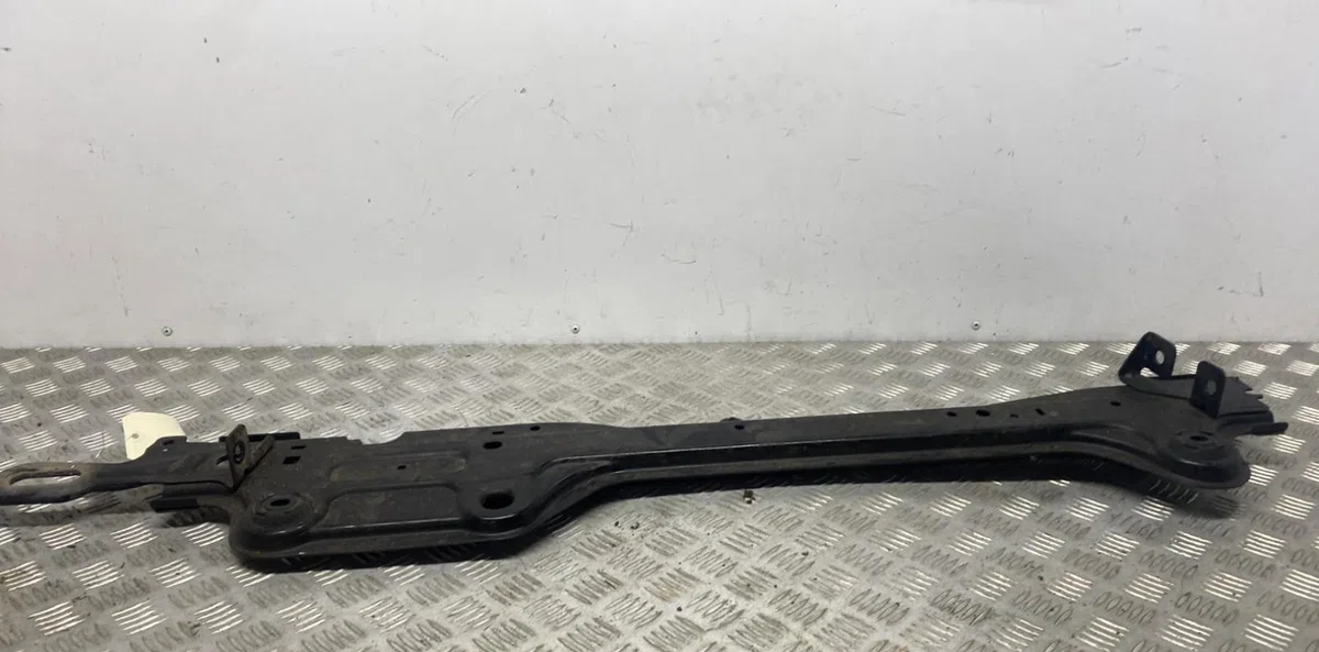Traverse inférieure armature avant RENAULT MEGANE 4 PHASE 1 occasion
