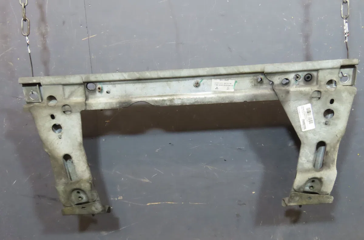 Traverse inférieure armature avant Renault MEGANE CC (EZ0-1_) 1.9 dci (ez0j, ez1s) (2010) occasion