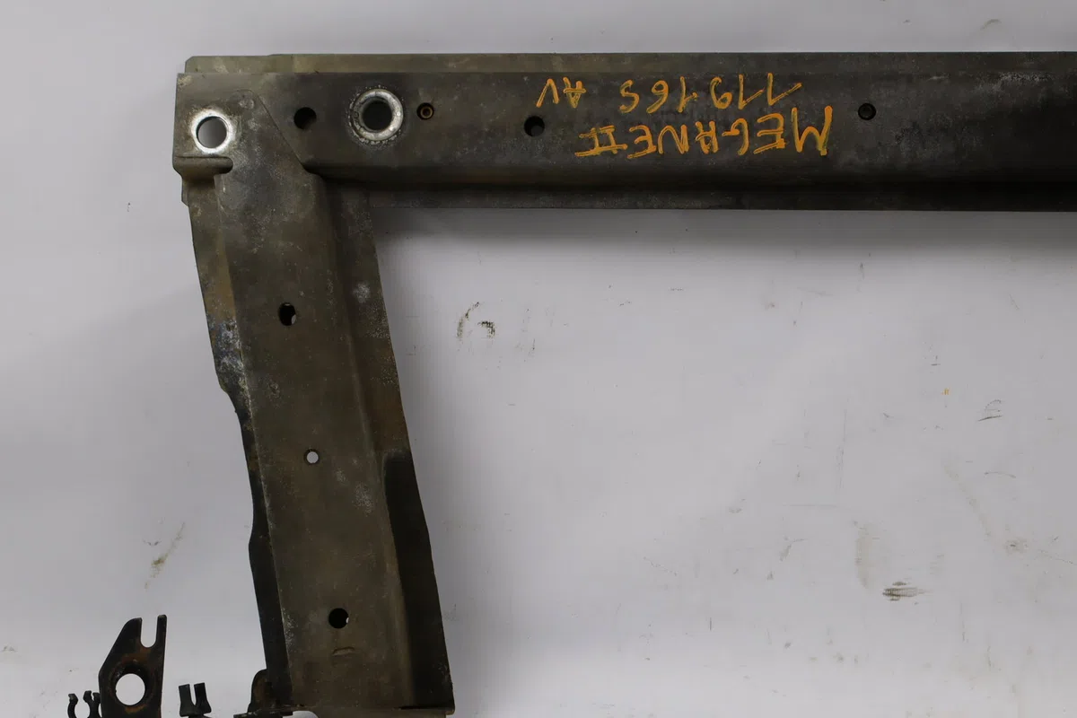 Traverse inférieure armature avant Renault MEGANE II A trois volumes (LM0-1_) 1.5 dci (lm02, lm13, lm2a) (2004-2010) occ