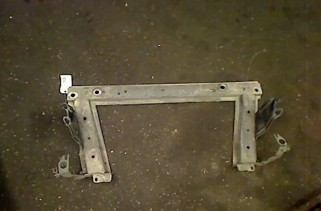 Traverse inférieure armature avant Renault MEGANE II (BM0-1_, CM0-1_) 1.6 16v (bm0c, cm0c) (2002-2008) occasion
