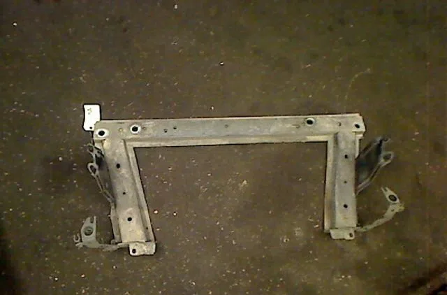 Traverse inférieure armature avant Renault MEGANE II (BM0-1_, CM0-1_) 1.6 16v (bm0c, cm0c) (2002-2008) occasion