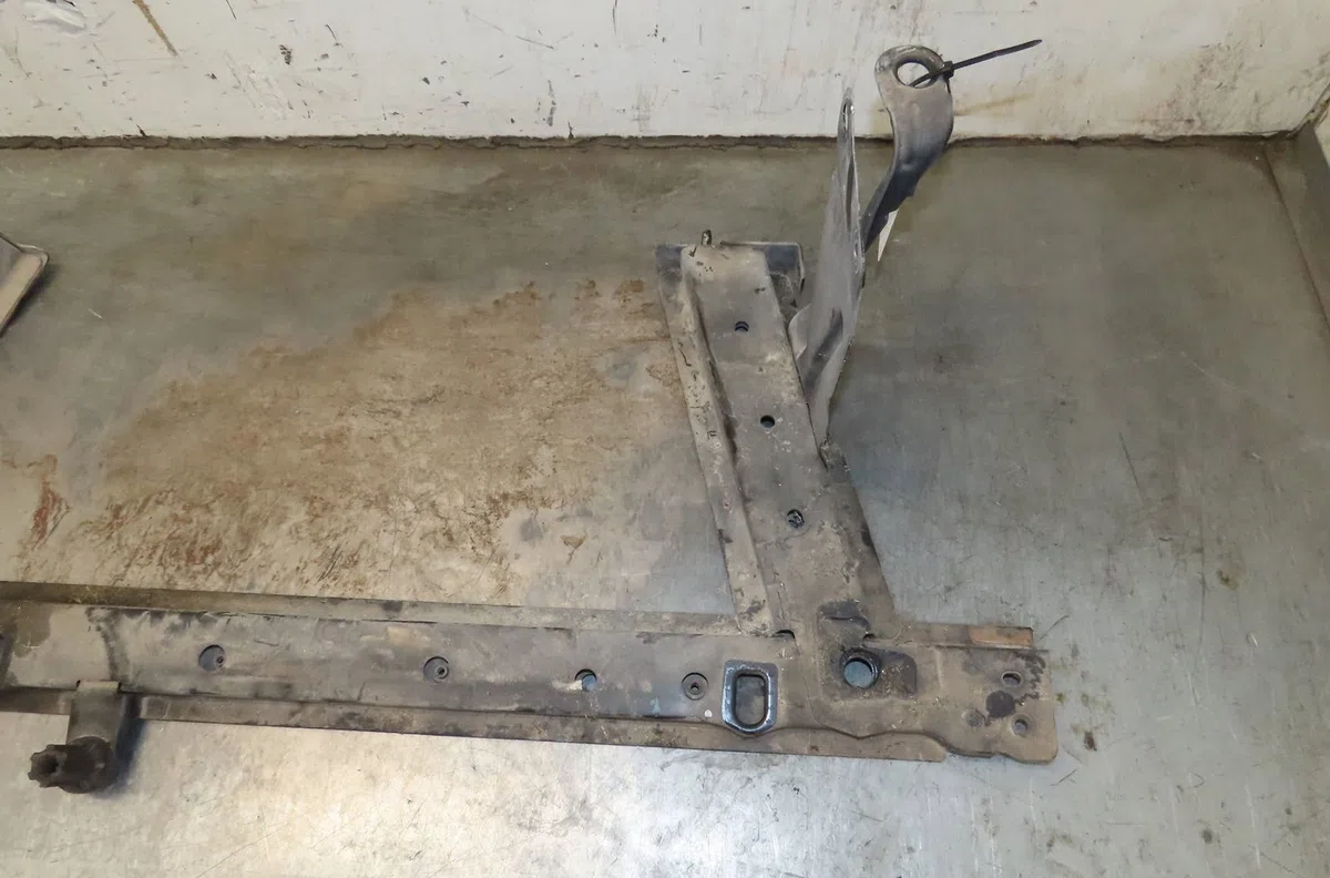 Traverse inférieure armature avant Renault MODUS - GRAND MODUS (F-JP0_) 1.5 dci (fp0f, jp0f) (2004) 5 portes occasion