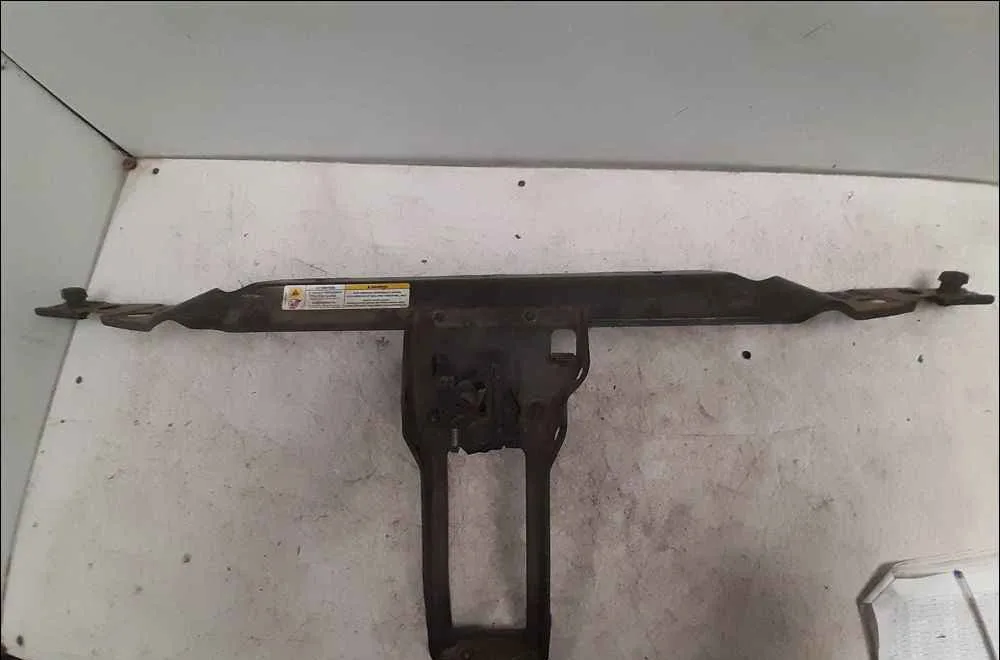 Traverse supérieure armature avant JEEP CHEROKEE II occasion
