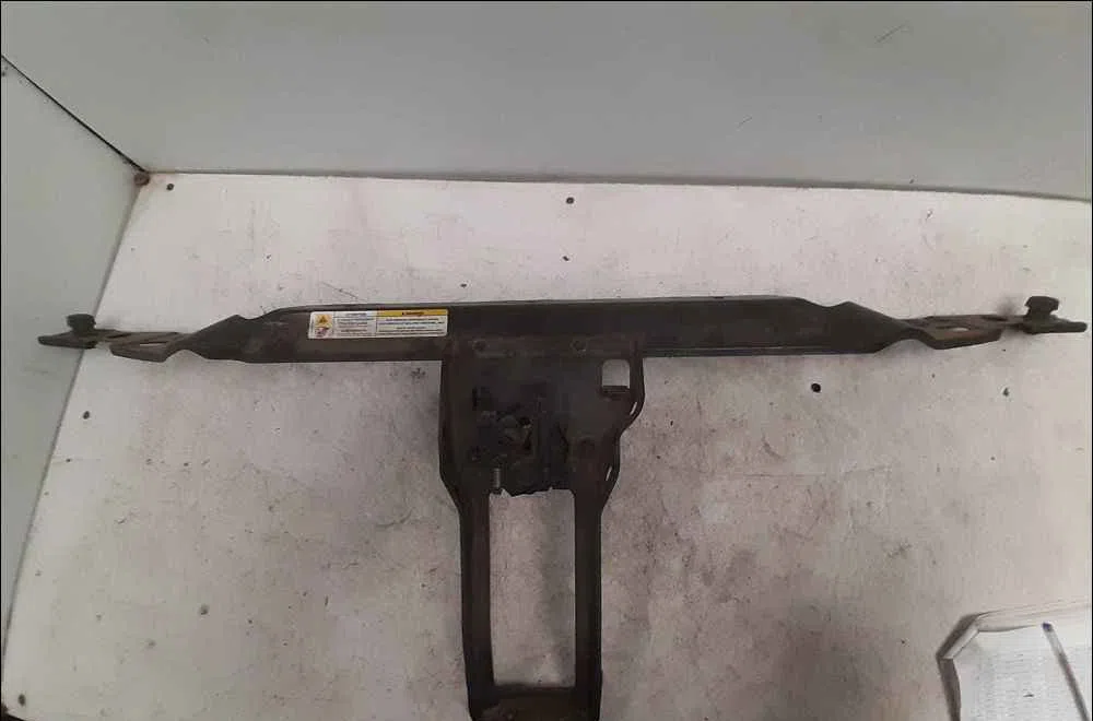 Traverse supérieure armature avant JEEP CHEROKEE II occasion