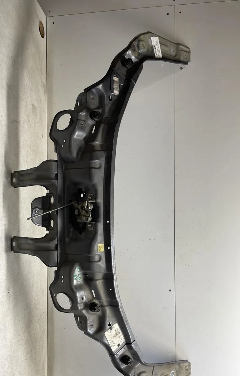 Traverse supérieure armature avant Lancia YPSILON (843_) 1.4 16v (843.axc11, 843.axc1b, 843.axc1a) (2003-2011) occasion