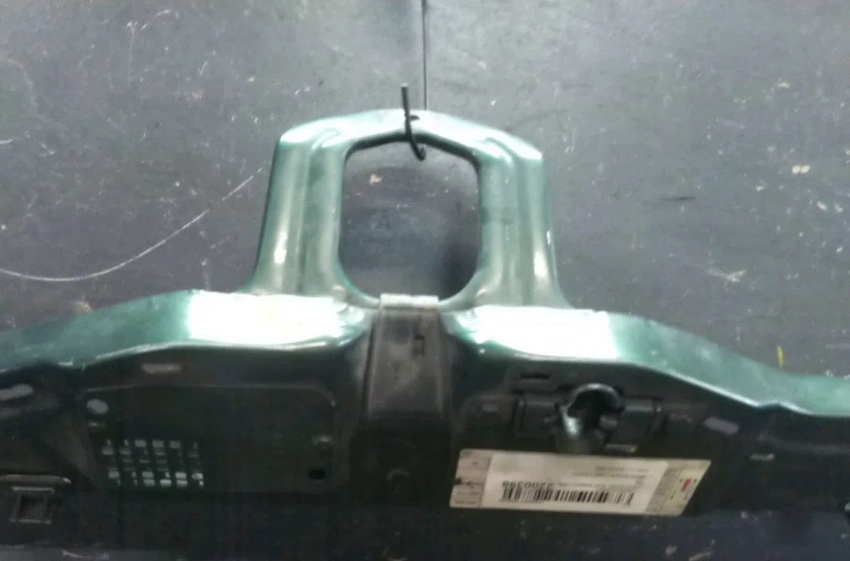 Traverse supérieure armature avant Mercedes-benz CLASSE C (W202) C 220 d (202.121) (1993-2000) occasion