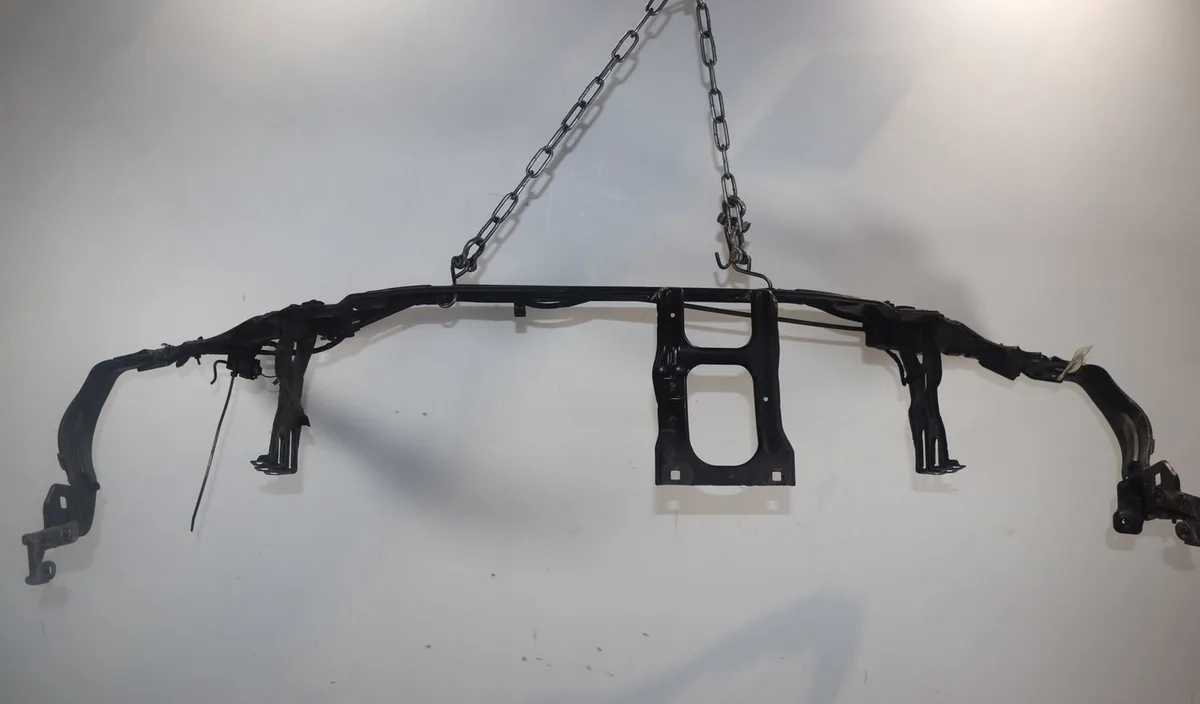 Traverse supérieure armature avant Mercedes-benz CLASSE C (W203) C 200 cdi (203.004) (2000-2003) 4 portes occasion