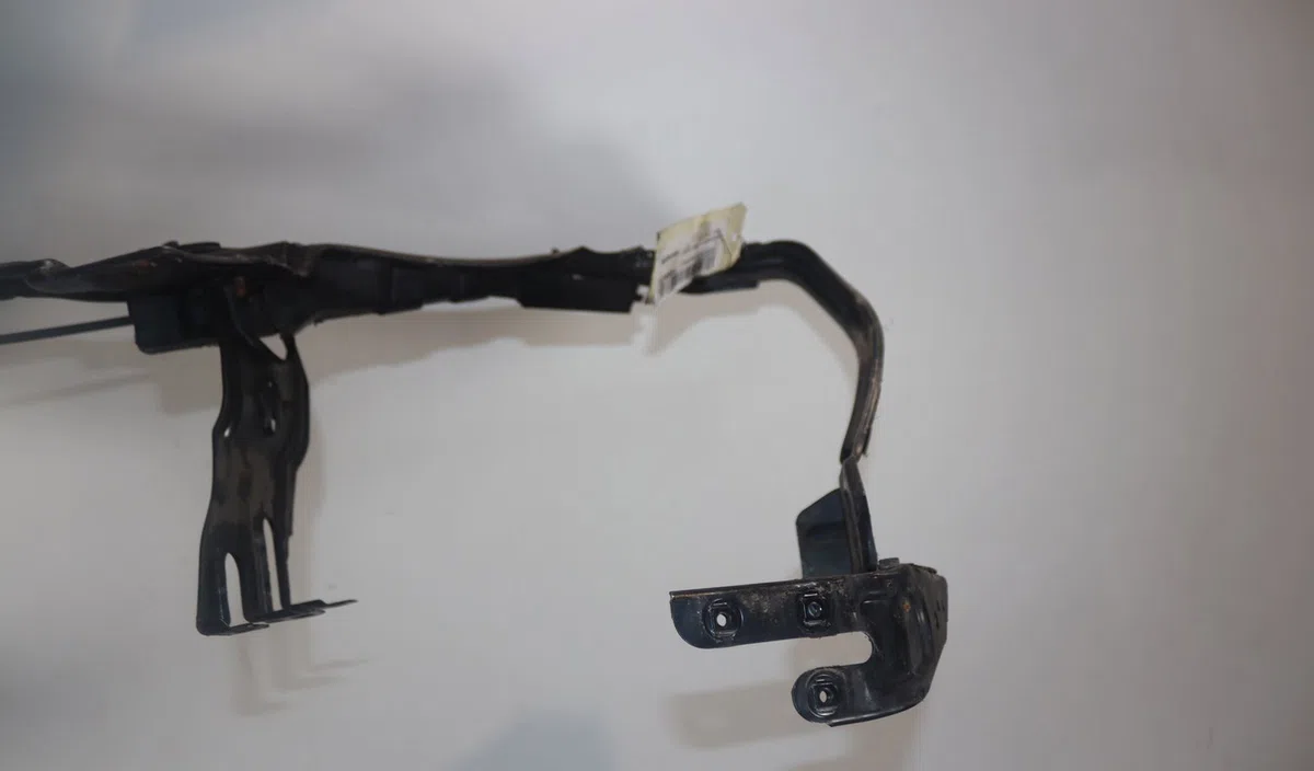 Traverse supérieure armature avant Mercedes-benz CLASSE C (W203) C 200 cdi (203.004) (2000-2003) 4 portes occasion
