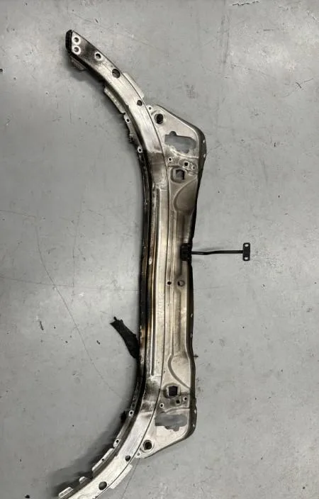Traverse supérieure armature avant Mercedes-benz CLASSE C (W205) C 200 d (205.001) (2018) occasion