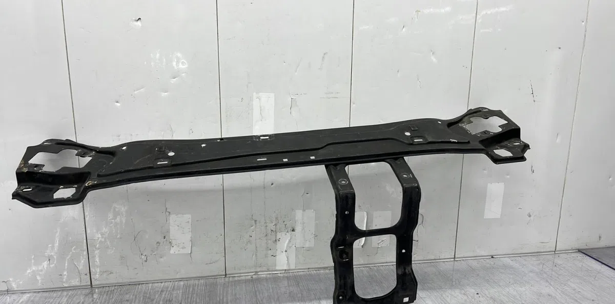 Traverse supérieure armature avant MERCEDES CLASSE C 203 PHASE 1 occasion