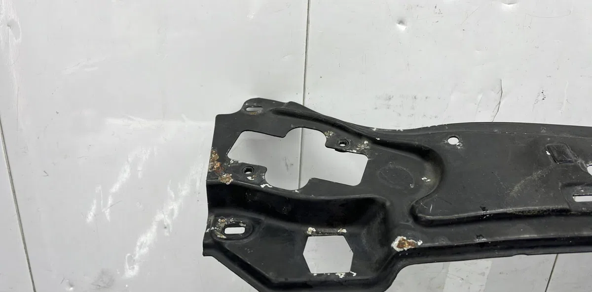 Traverse supérieure armature avant MERCEDES CLASSE C 203 PHASE 1 occasion