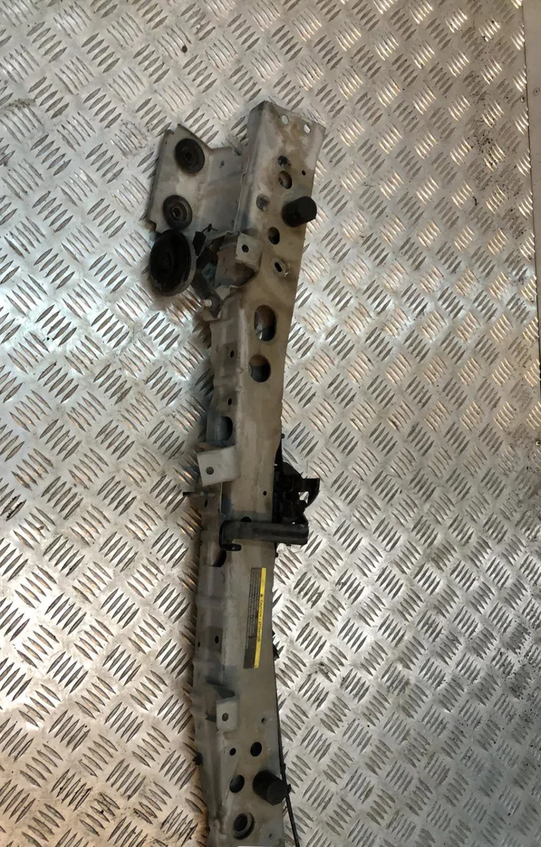 Traverse supérieure armature avant NISSAN MICRA 4 PHASE 1 occasion