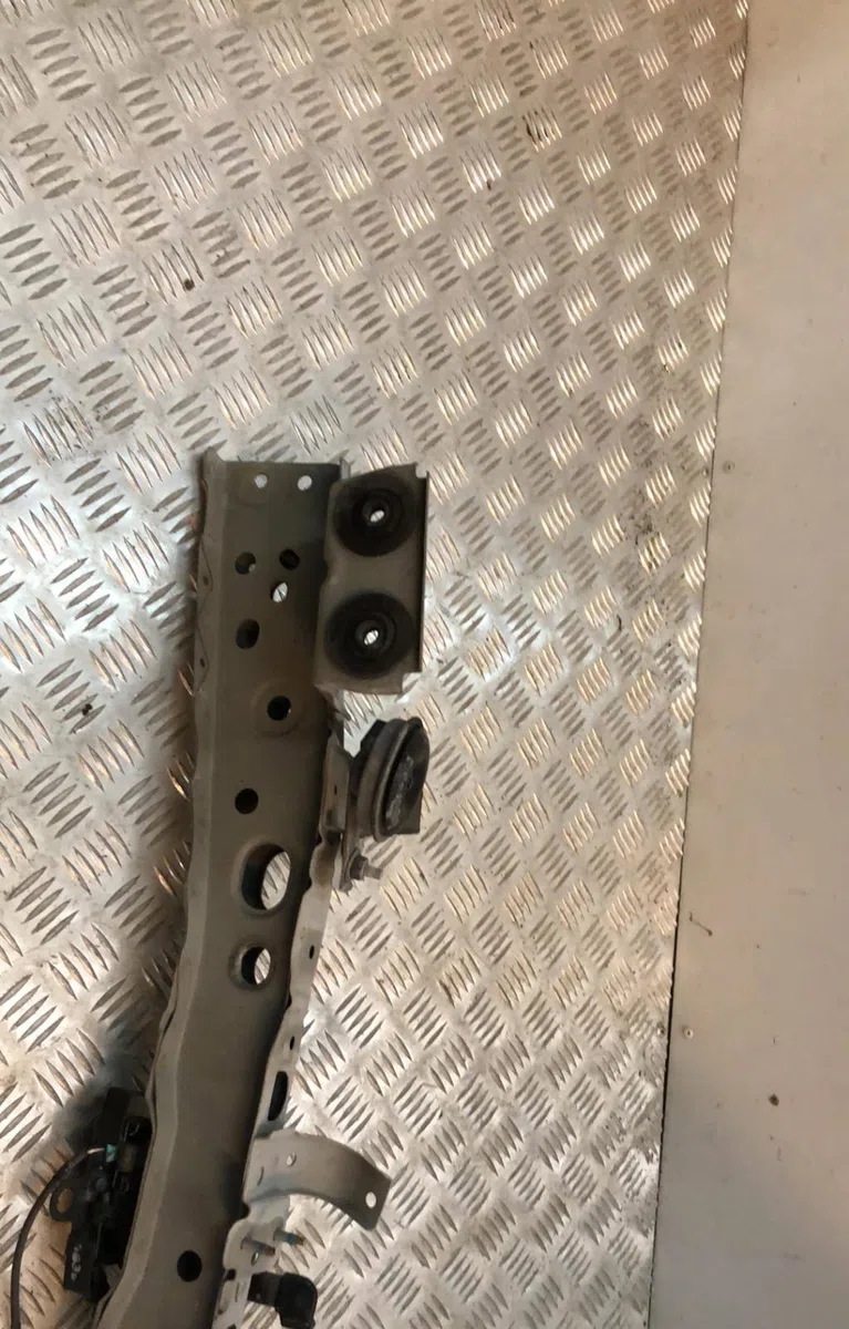 Traverse supérieure armature avant NISSAN MICRA 4 PHASE 1 occasion