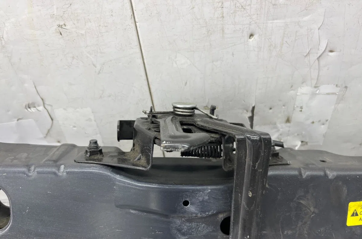 Traverse supérieure armature avant NISSAN NOTE 2 occasion