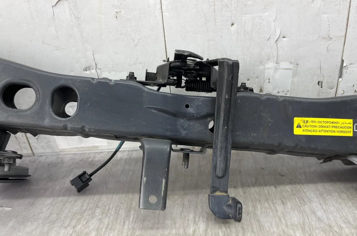 Traverse supérieure armature avant NISSAN NOTE 2 occasion
